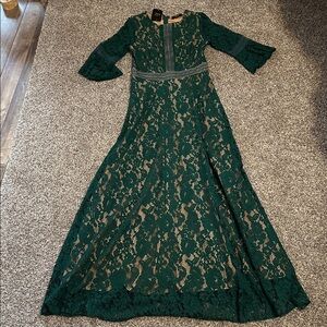 NWT Miss May Retro Gorgeous Green Lace Full Length Gown. Nude/Tan Lining Size M